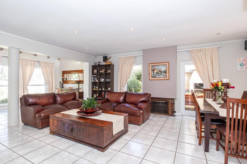 5 Bedroom Property for Sale in Meadowridge Western Cape